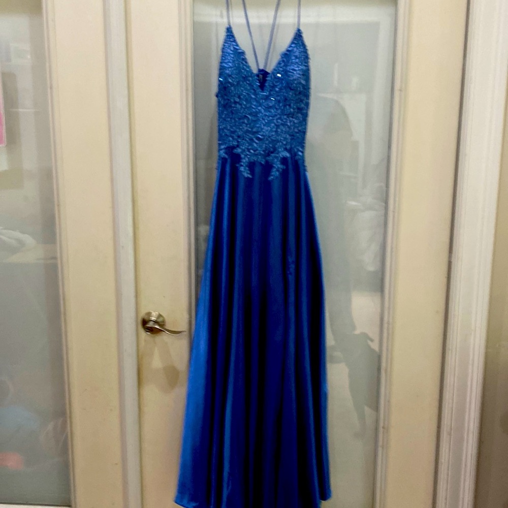 Prom Dress by Faviana Size 10 Blue color
